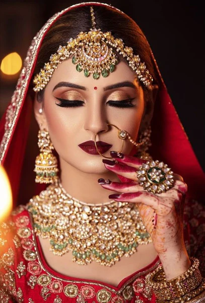 Matte_Bridal_Makeup_d5e6d7ab-be92-4bb1-b35d-cd7446aa8dea_600x600.webp